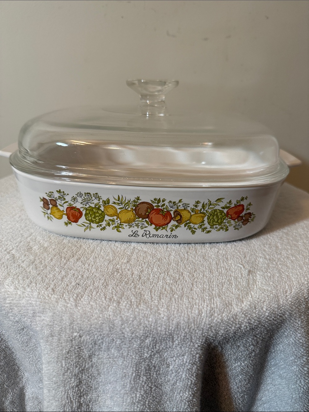 Vintage Corningware cassarole dish with the iconic Spice of Life Le Romarin pt